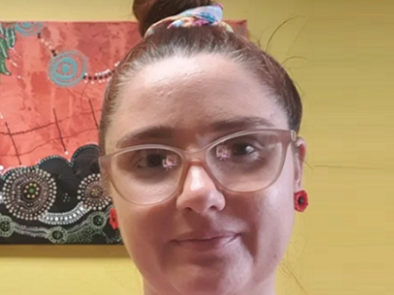 woman wearing glasses 
